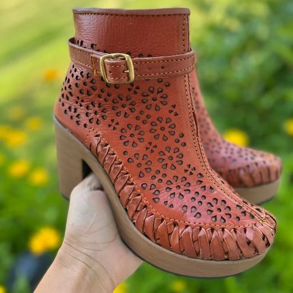 🌸 2 x $79 🌸  Handmade Leather Mexican booties - Picture 3 of 4